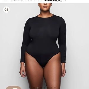 Skims essential crew neck long sleeve bodysuit
